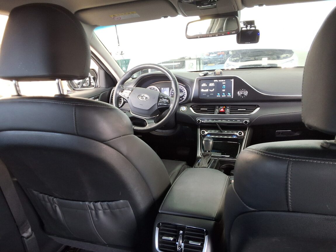 HYUNDAI GRANDEUR IG 2.4 GDi PREMIUM 2019 - zdjęcie 11