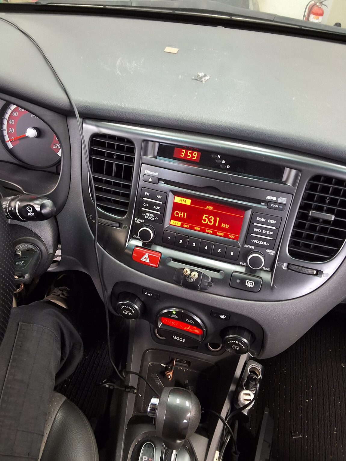 KIA PRIDE (NEW) 4-DOOR 1.6 CVVT SLX 2010 - zdjęcie 17