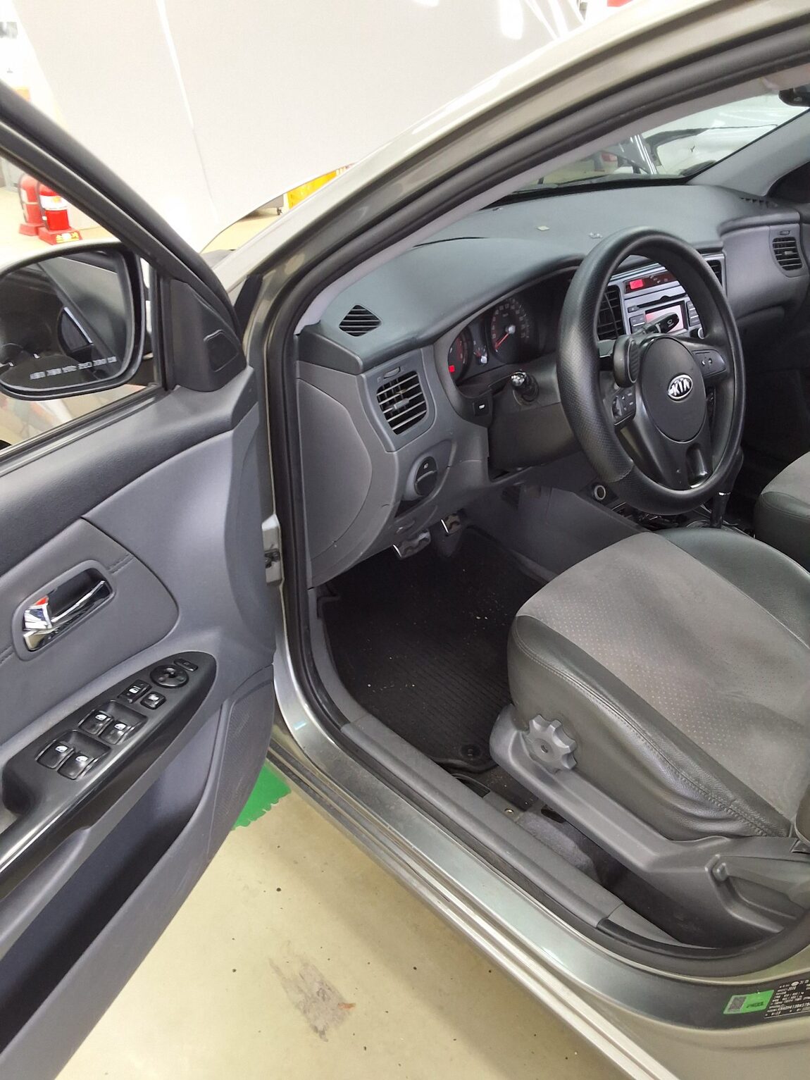 KIA PRIDE (NEW) 4-DOOR 1.6 CVVT SLX 2010 - zdjęcie 10