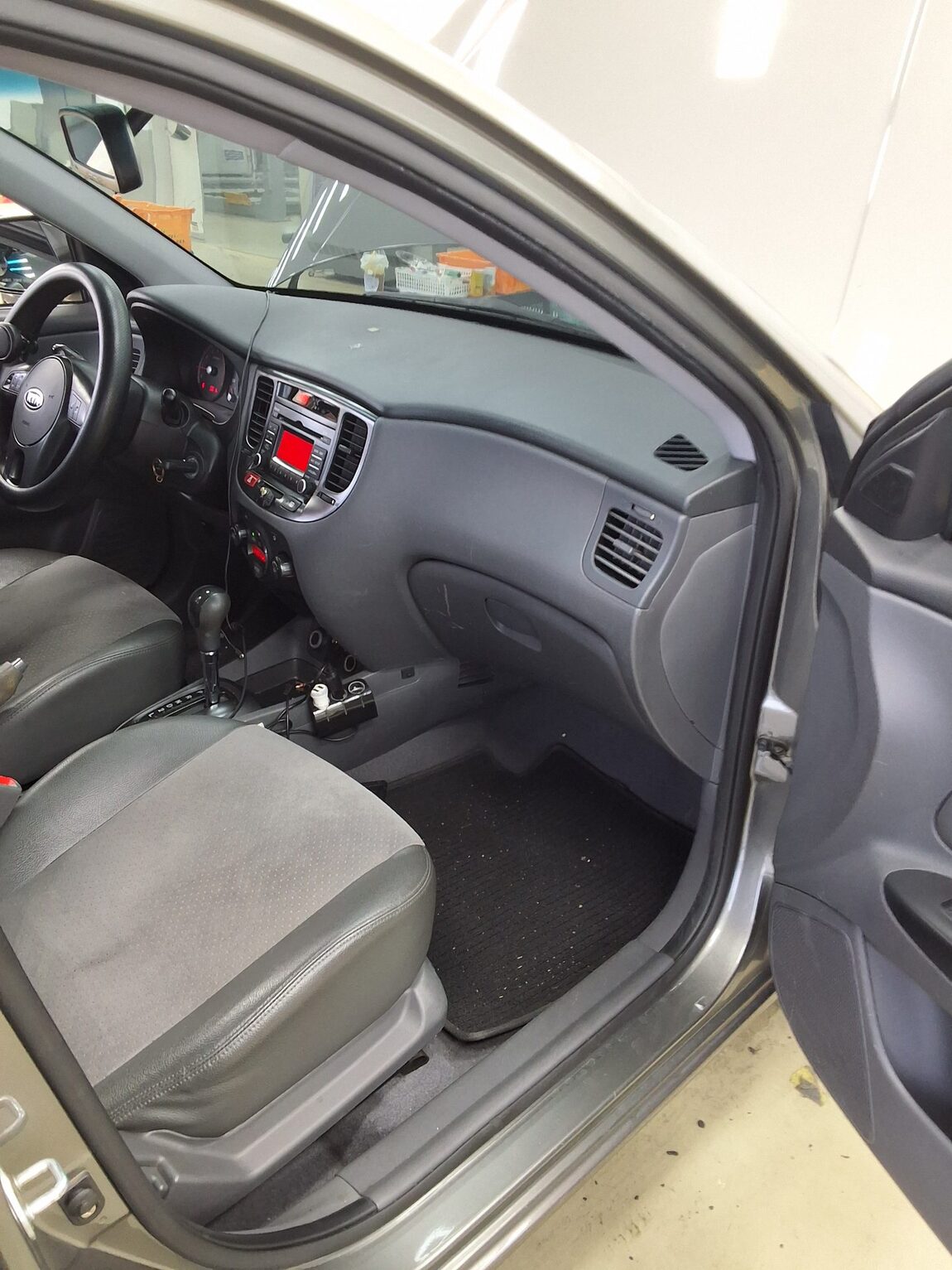 KIA PRIDE (NEW) 4-DOOR 1.6 CVVT SLX 2010 - zdjęcie 14