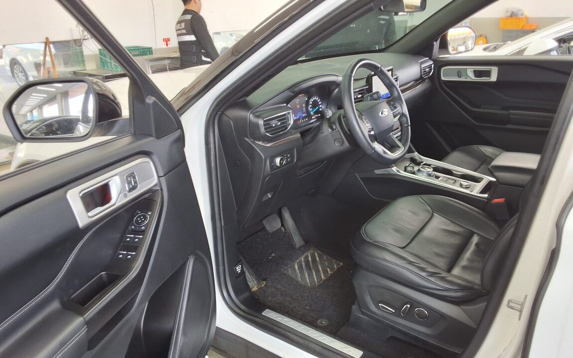 FORD EXPLORER (6TH GEN) 2.3 AWD LIMITED 2020 - zdjęcie 10