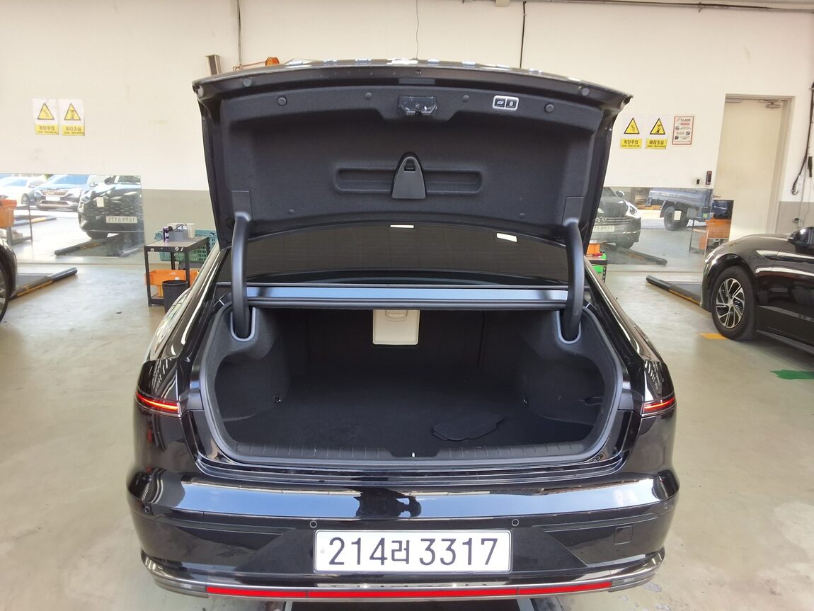 HYUNDAI THE ALL NEW GRANDEUR GASOLINE 3.5 2WD CALLIGRAPHY 2023 - zdjęcie 15